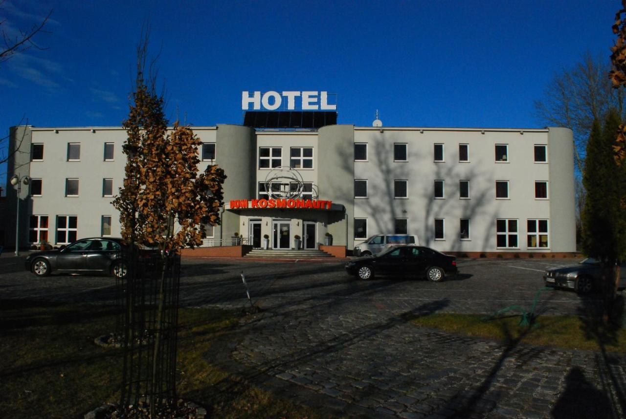 Отель Hotel Kosmonauty Wrocław-Airport Вроцлав-15